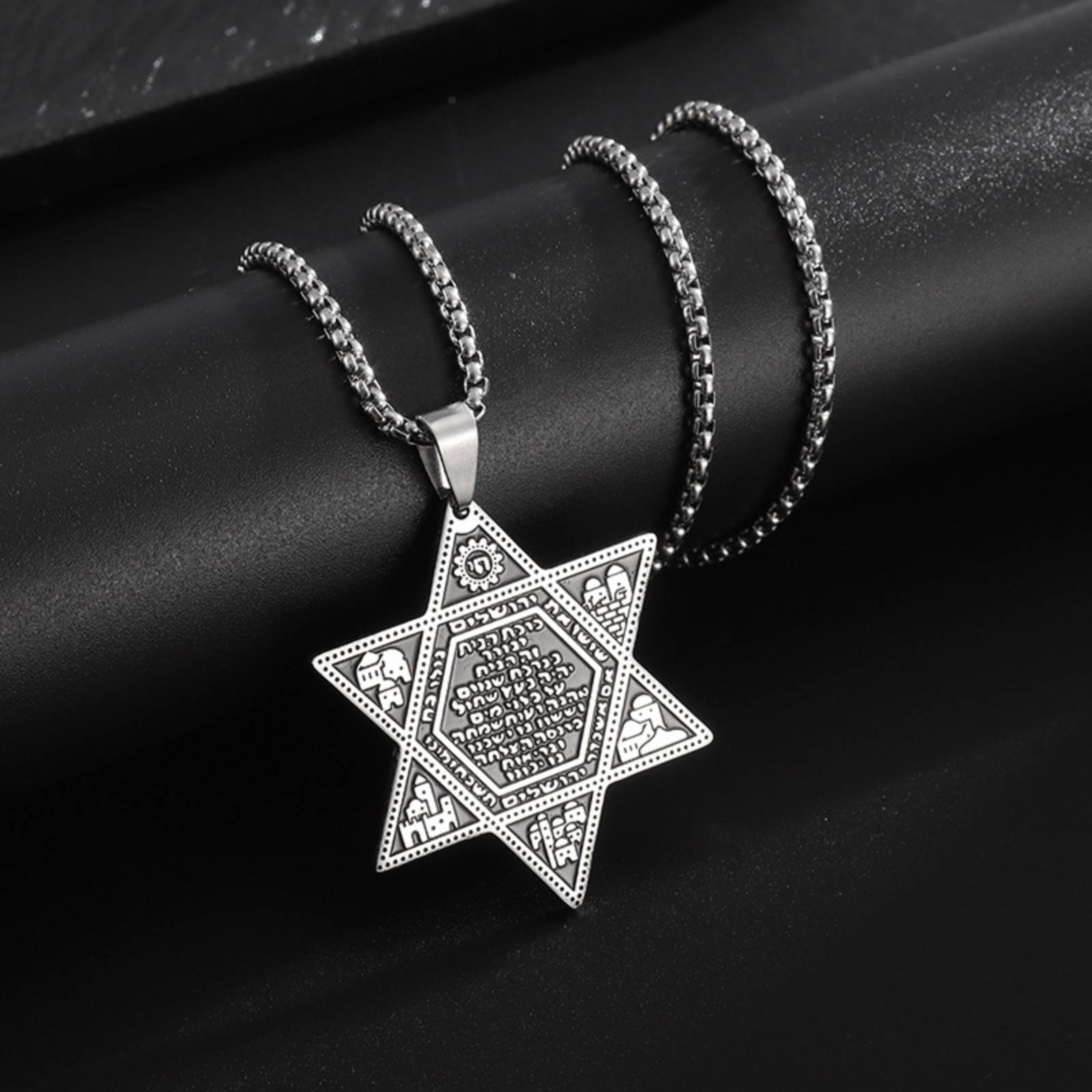 Collier Magen David gravé en acier argenté
