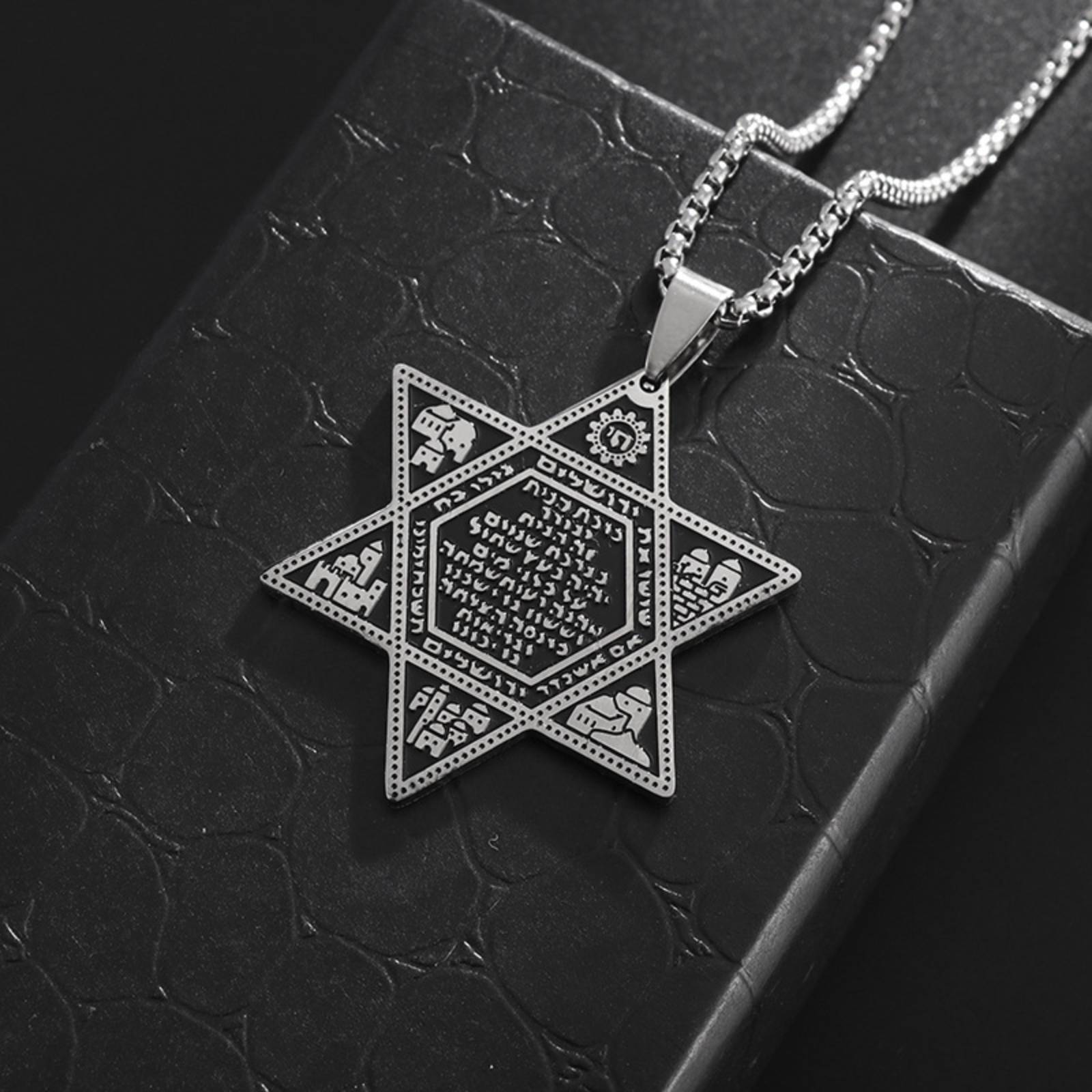 Collier Magen David gravé en acier argenté