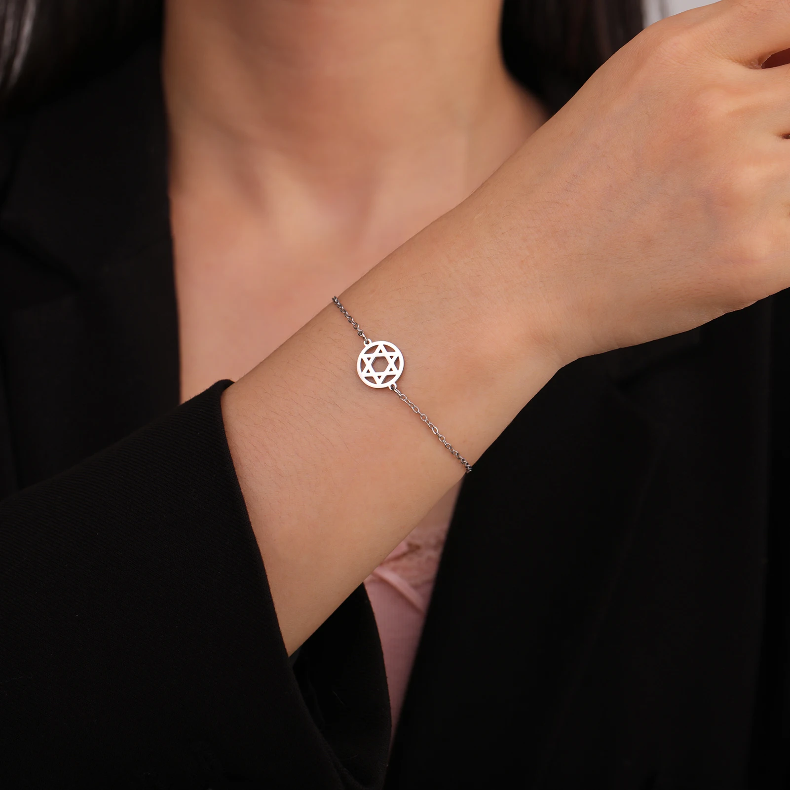 Bracelet argenté ajustable avec médaillon rond Magen David