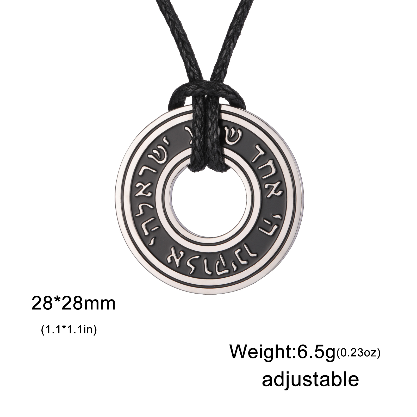 Pendentif rond en acier inoxydable avec inscription hébraïque, monté sur cordon noir réglable.