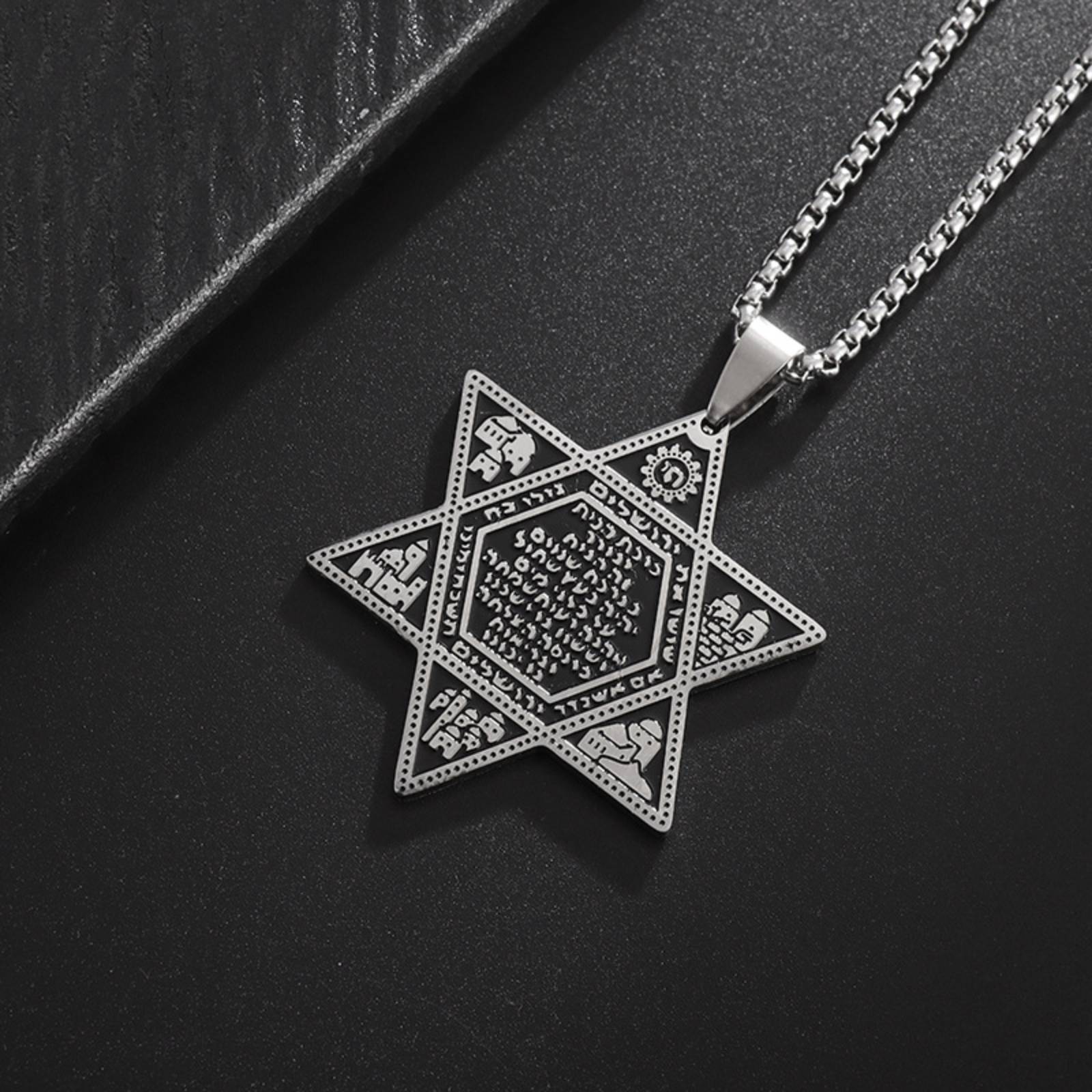 Collier Magen David gravé en acier argenté