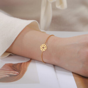 Bracelet doré ajustable avec médaillon rond étoile de David