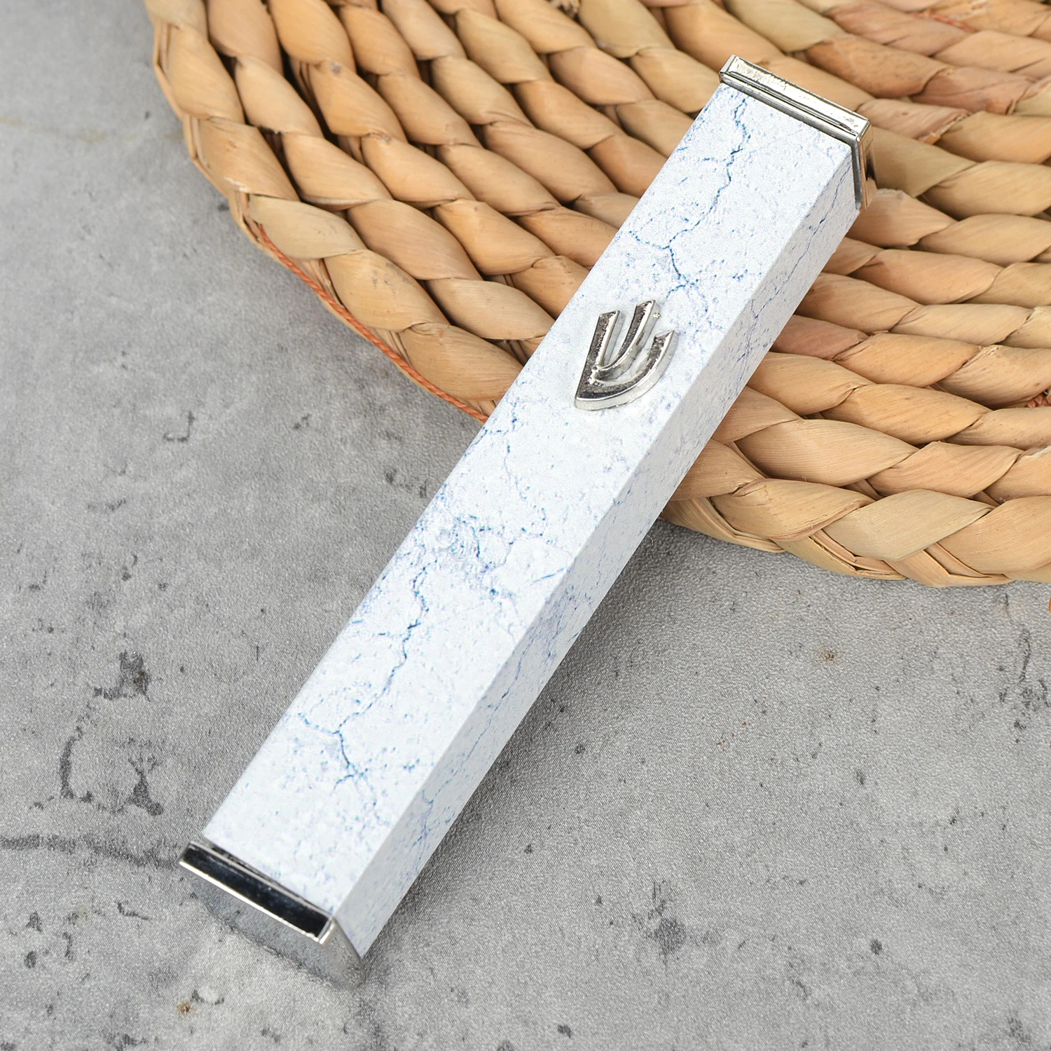 Étui à mezouza blanc effet marbre avec lettre Shin